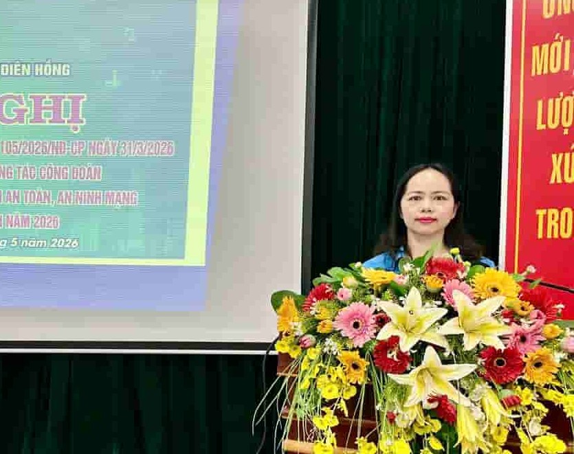 Bà Châu Hồng Nhi - Chủ tịch Công đoàn phường Diên Hồng phát biểu tại hội nghị. Ảnh: Thanh Tuấn