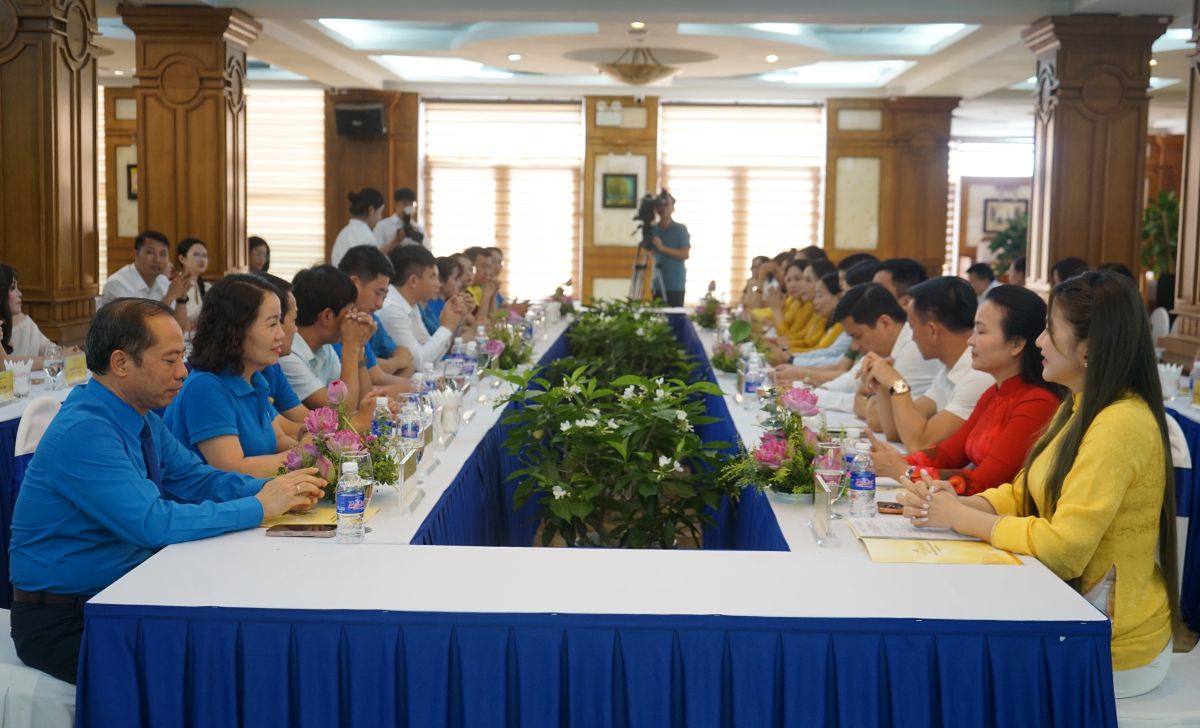 Các đại biểu tham dự chương trình ký kết phối hợp giữa LĐLĐ tỉnh Thanh Hóa và Hiệp hội Doanh nhân nữ tỉnh Thanh Hóa. Ảnh: Quách Du