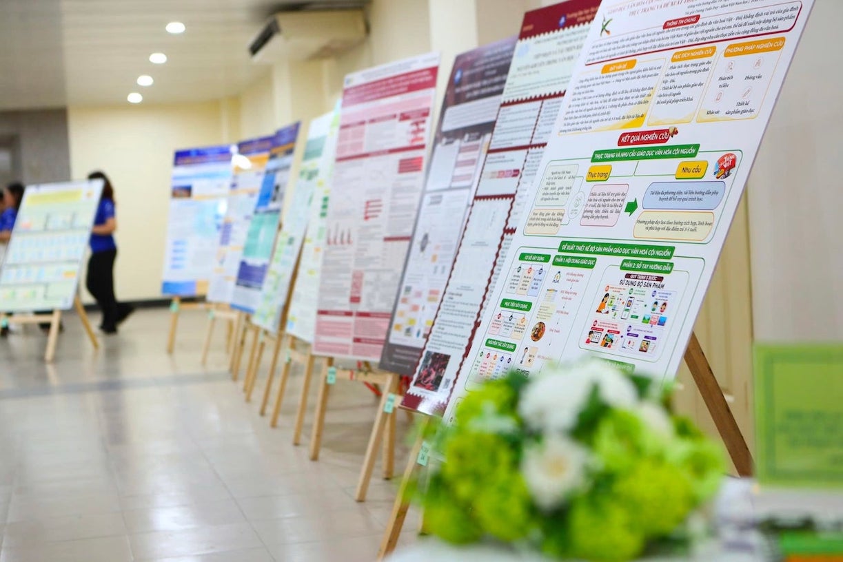 Sản phẩm khoa học, công nghệ và đổi mới sáng tạo của sinh viên Trường Đại học Sư phạm Hà Nội. Ảnh: Vân Trang