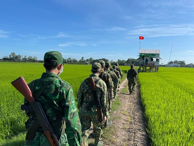 The Ministry of National Defense proposes a one-time allowance for professional soldiers retiring early, equal to 5 months of salary. Photo: Luong Hanh