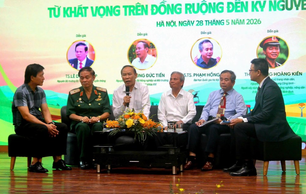 TS. Phùng Đức Tiến - Nguyên Thứ trưởng Bộ Nông nghiệp và Môi trường (thứ 3, từ trái sang) chia sẻ ý kiến. Ảnh: Quỳnh Chi