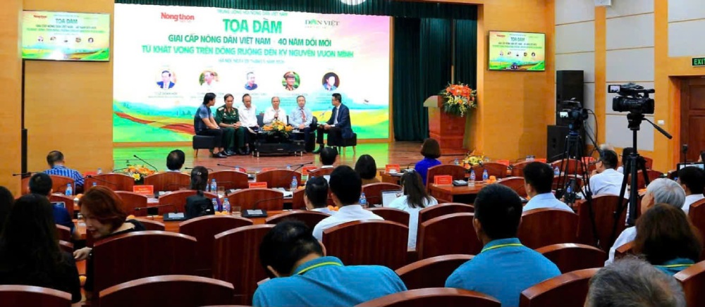Seminar "Vietnamese Farmer Class - 40 years of Doi Moi: From the aspiration in the fields to the era of reaching out" took place on the morning of May 28. Photo: Quynh Chi