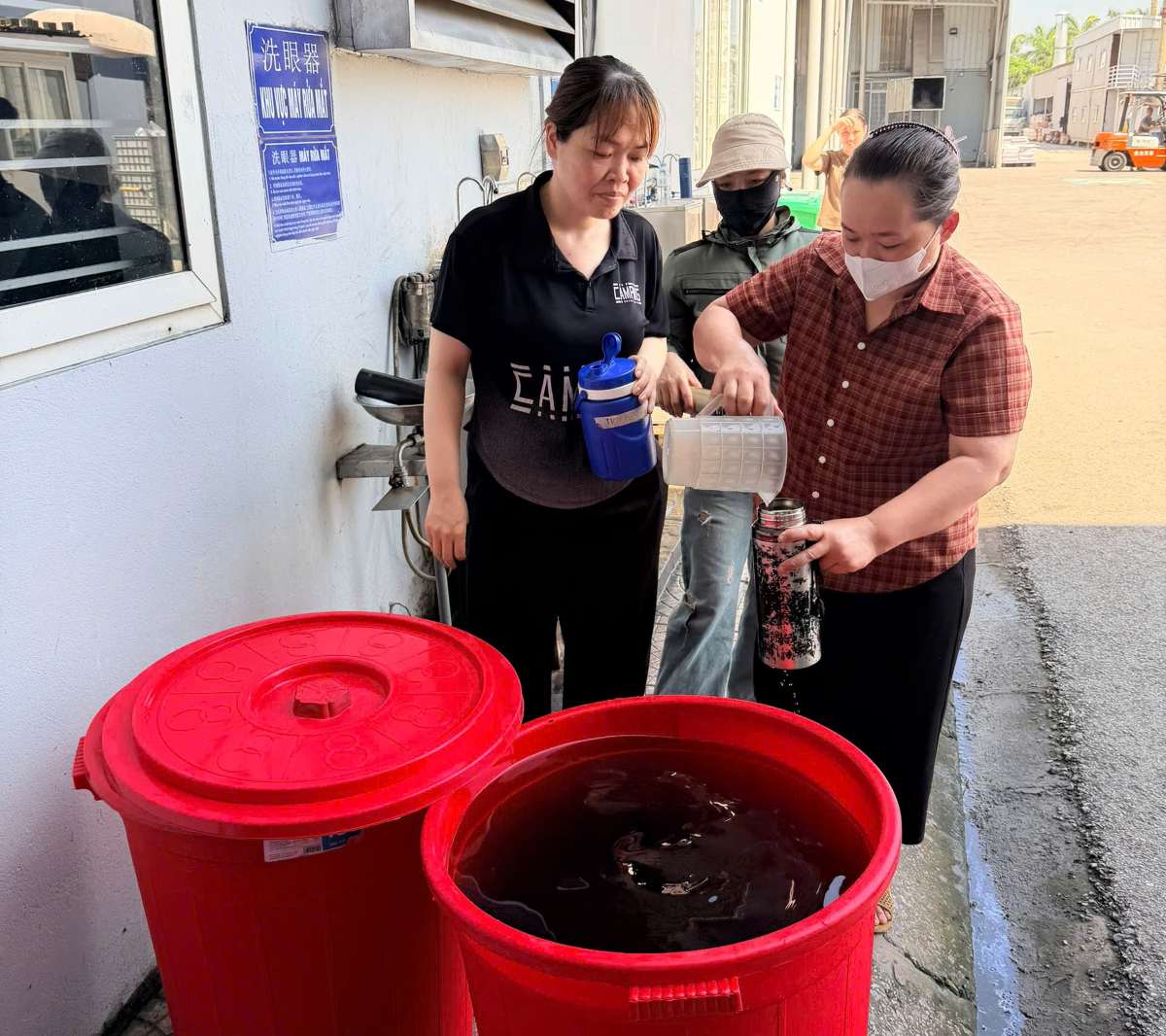 Công ty TNHH Giày Evergreen trang bị nước giải nhiệt cho công nhân trong giờ làm việc. Ảnh: Cơ sở cung cấp