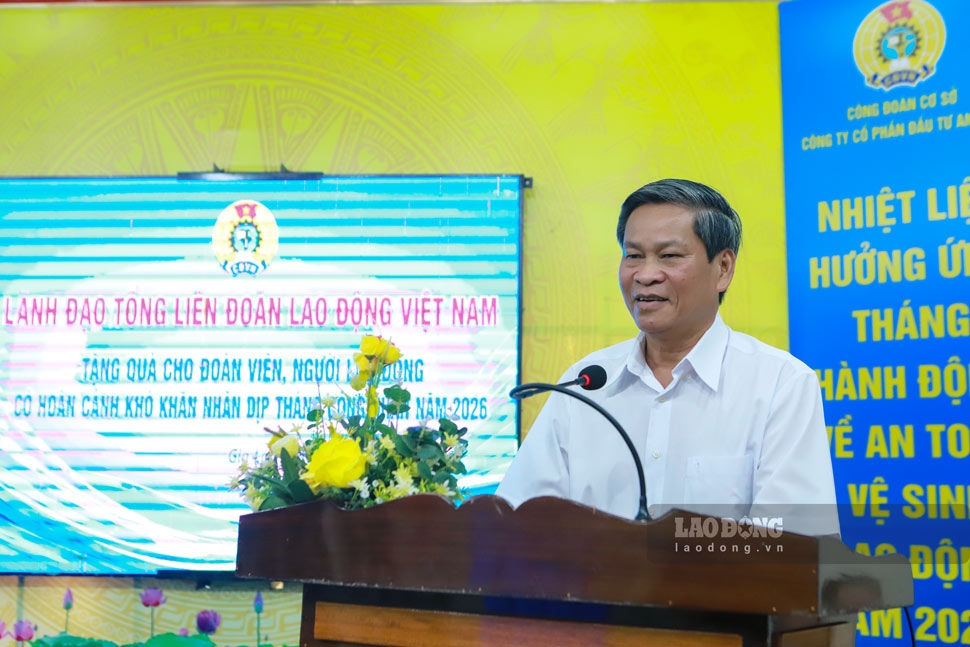 Phó Chủ tịch Tổng LĐLĐ Việt Nam Huỳnh Thanh Xuân phát biểu. Ảnh: Hoài Phương