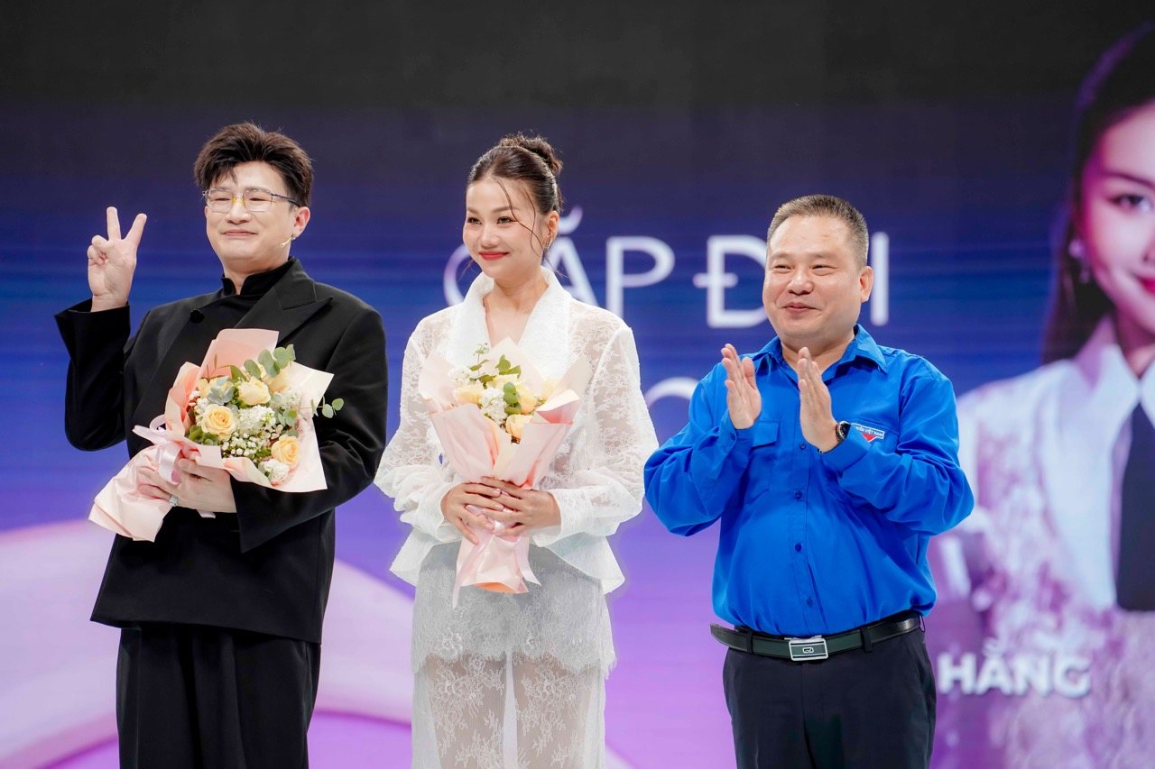 Thanh Hang arranges time to accompany Miss Student Vietnam. Photo: Organizing Committee