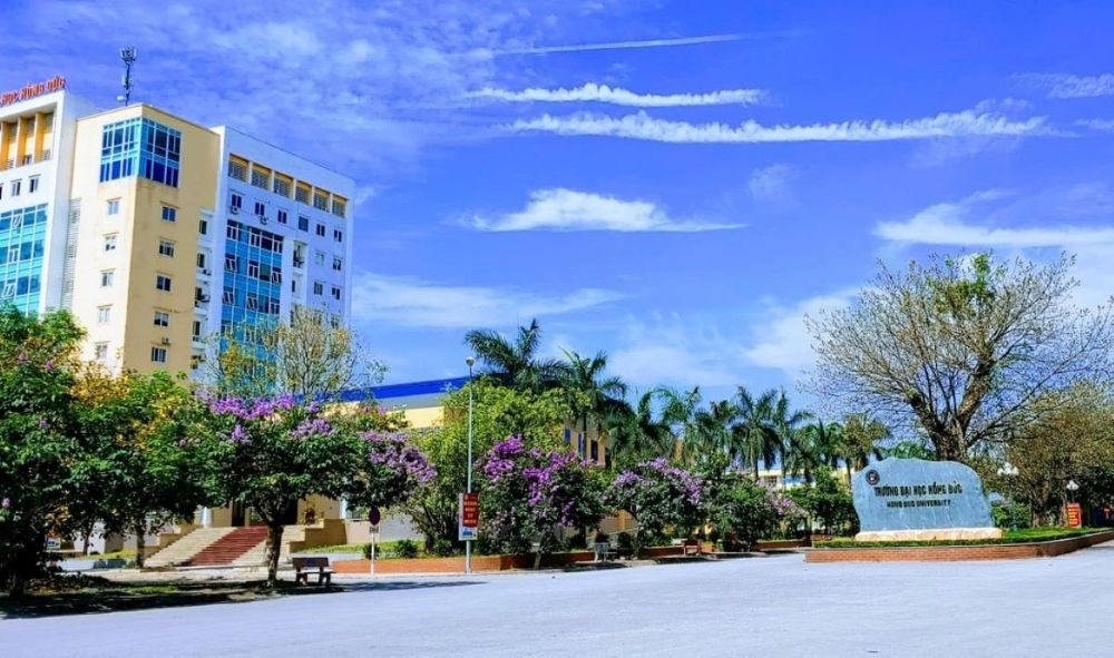 Hong Duc University after the merger has a team of teachers with hundreds of PhDs. Photo: DHHD