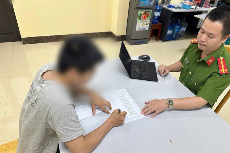 Công an xã Phù Yên, tỉnh Sơn La vừa xử phạt N.N.Đ về hành vi đăng tin sai sự thật trên mạng xã hội. Ảnh: Công an xã Phù Yên