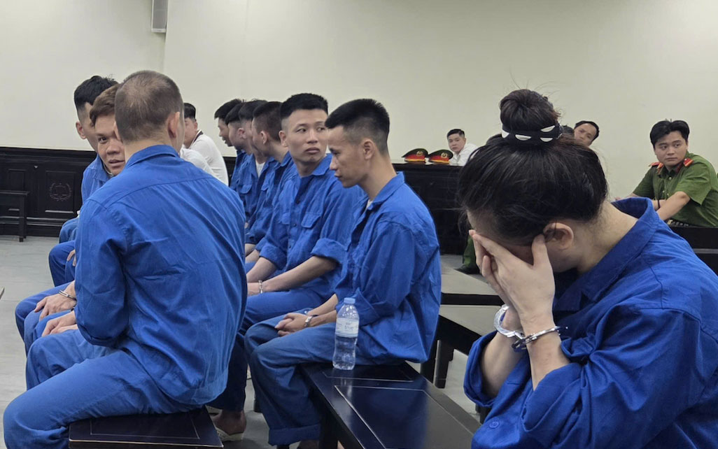 Phiên tòa xét xử các bị cáo trong vụ "Lừa đảo chiếm đoạt tài sản; Mua bán trái phép bộ phận cơ thể người (mua bán thận); Đánh bạc; Rửa tiền; Mua bán trái phép chất ma túy và Tổ chức sử dụng trái phép chất ma túy". Ảnh: Quang Việt