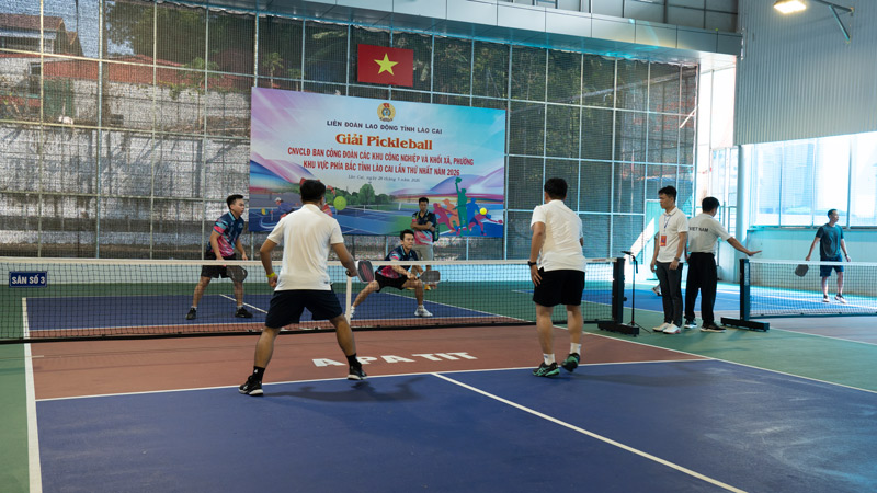 Những pha bóng đẹp mắt, trận đấu kịch tính thể hiện tinh thần thi đấu nhiệt huyết. Ảnh: Đinh Đại