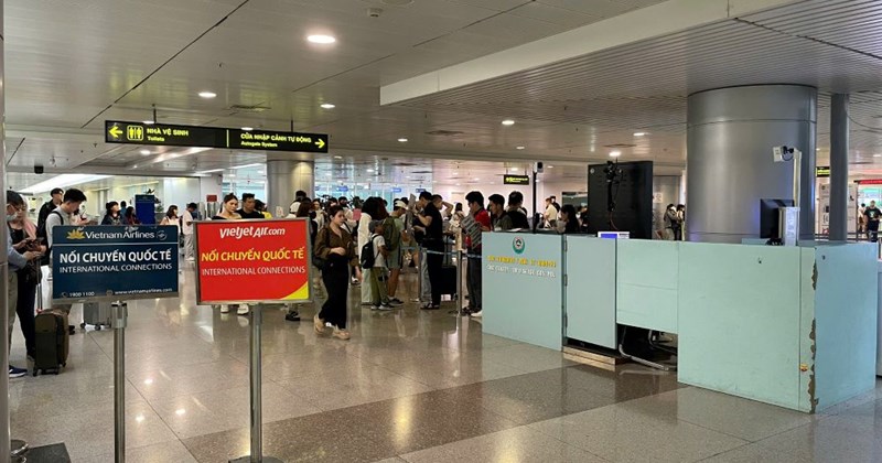 Tân Sơn Nhất tăng cường phòng dịch Ebola