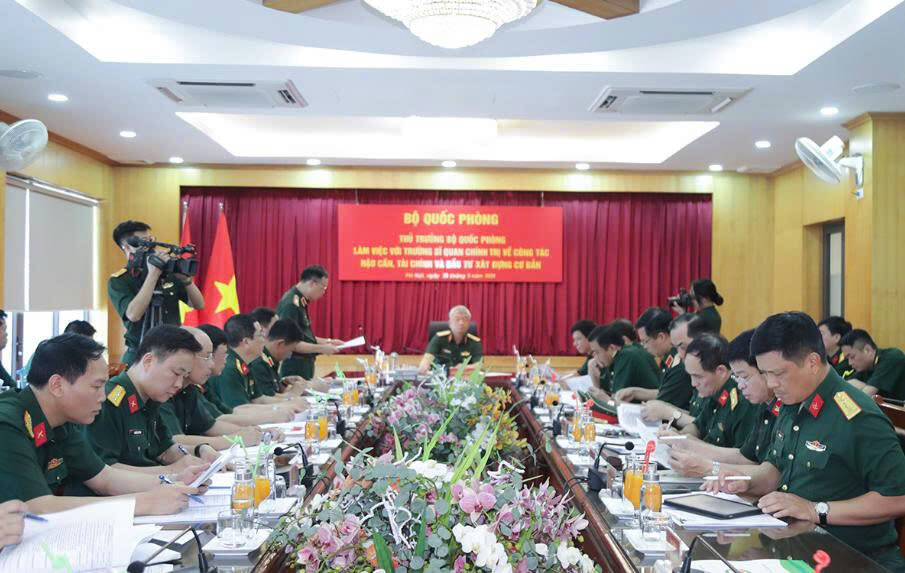 Overview of the working session at the Political Officer School. Photo: Ministry of National Defense