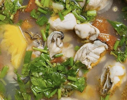 Oyster soup is one of the ways to supplement collagen from seafood that housewives should know. Photo: Kieu Vu