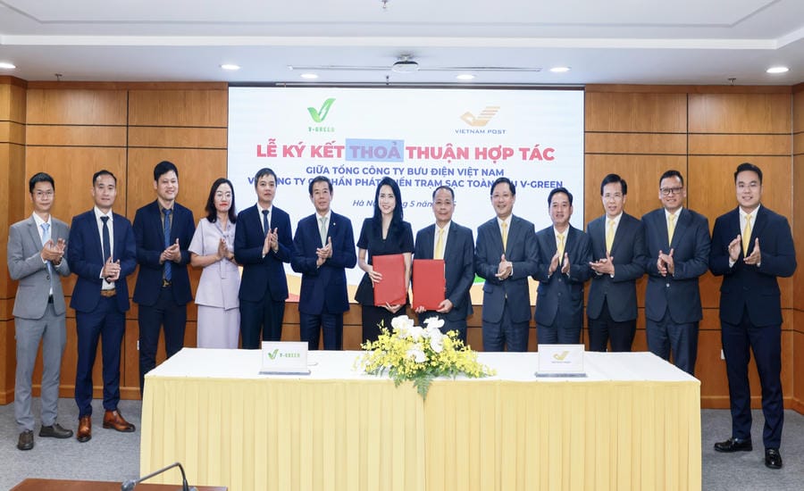 Businesses join hands to expand charging and battery exchange infrastructure, creating more favorable conditions for people to switch to green. Photo: Business provided
