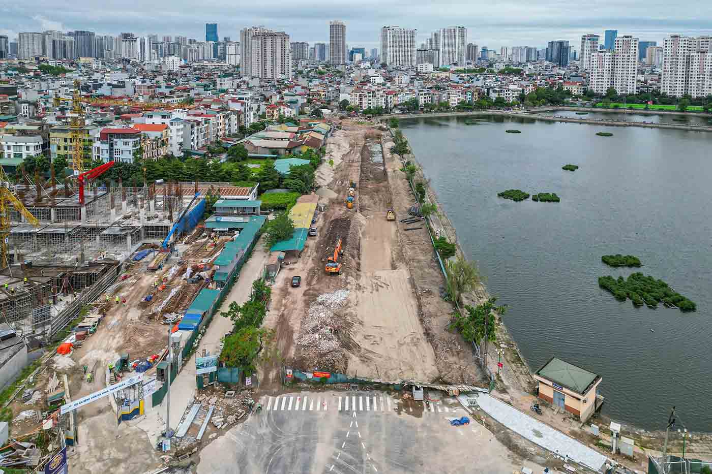 Công trường dự án đường Vành đai 2,5 đoạn Nguyễn Trãi - Đầm Hồng. Ảnh: Sóng Hữu