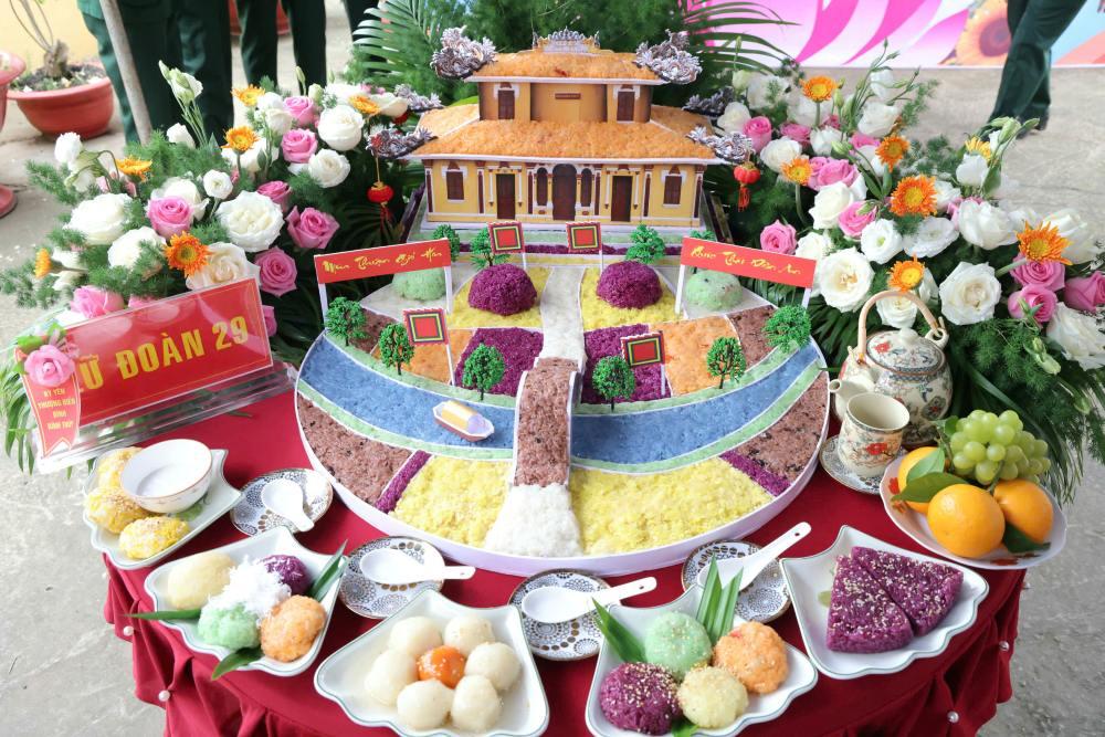 Các sản phẩm dự thi Hội thi “Mâm xôi ngọt”. Ảnh: Trung Phạm