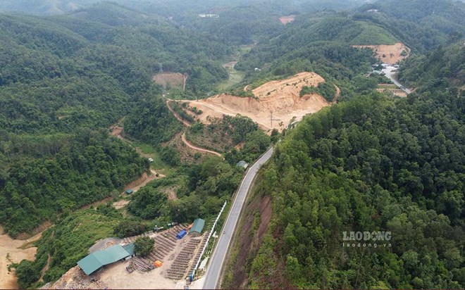 More than 4ha is the area of Lung Na land mine exploited without auction. Photo: Tan Van