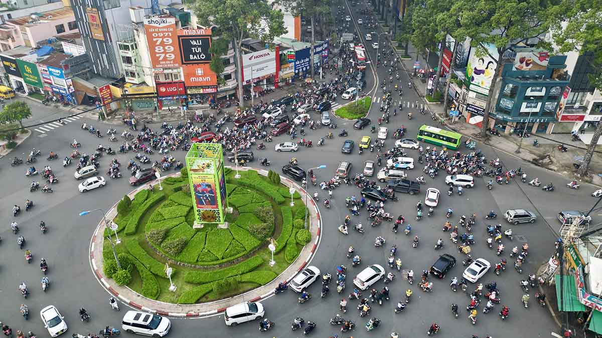 Ho Chi Minh City will build a steel overpass from Vo Thi Sau street to 3/2 street at Nga 6 Cong Truong Dan Chu intersection. Photo: Anh Tu