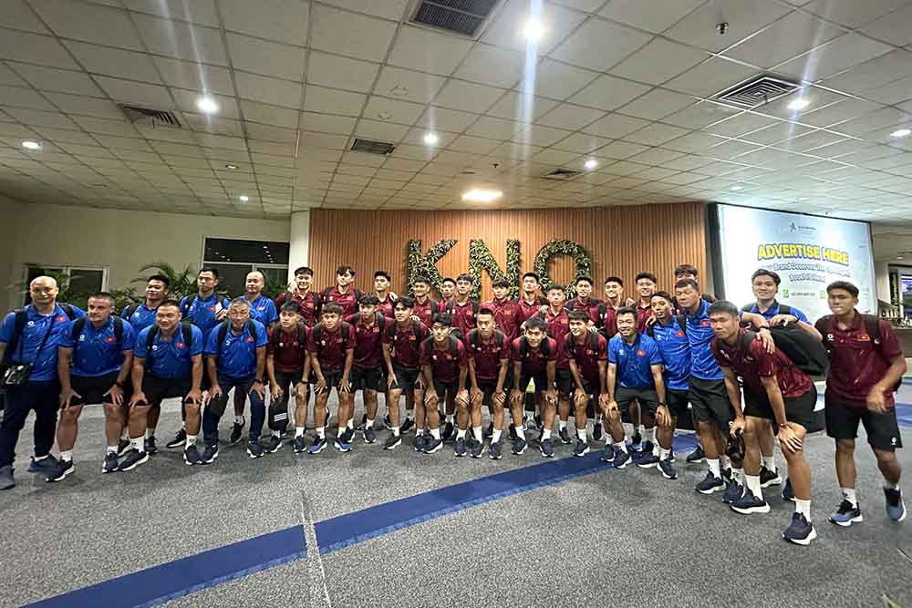 U19 베트남은 2026년 U19 동남아시아 선수권 대회 참가를 위해 거의 하루 동안 이동한 후 인도네시아 메단에 도착했습니다. 사진: VFF