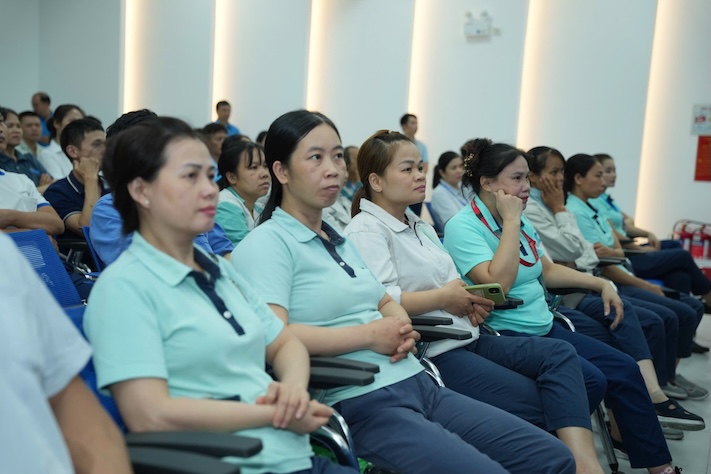 Người lao động tham gia Hội nghị Đối thoại. Ảnh: Hữu Chánh