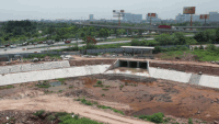 Day and night construction at a drainage site worth nearly 1,000 billion VND in Long Bien