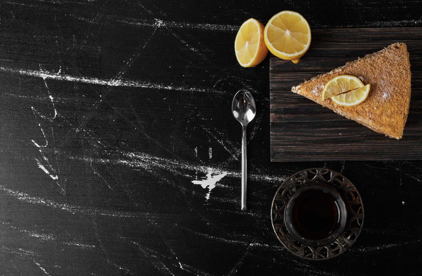 Black kitchen counters are increasingly popular thanks to their luxurious appearance. Photo: Thuy Duong
