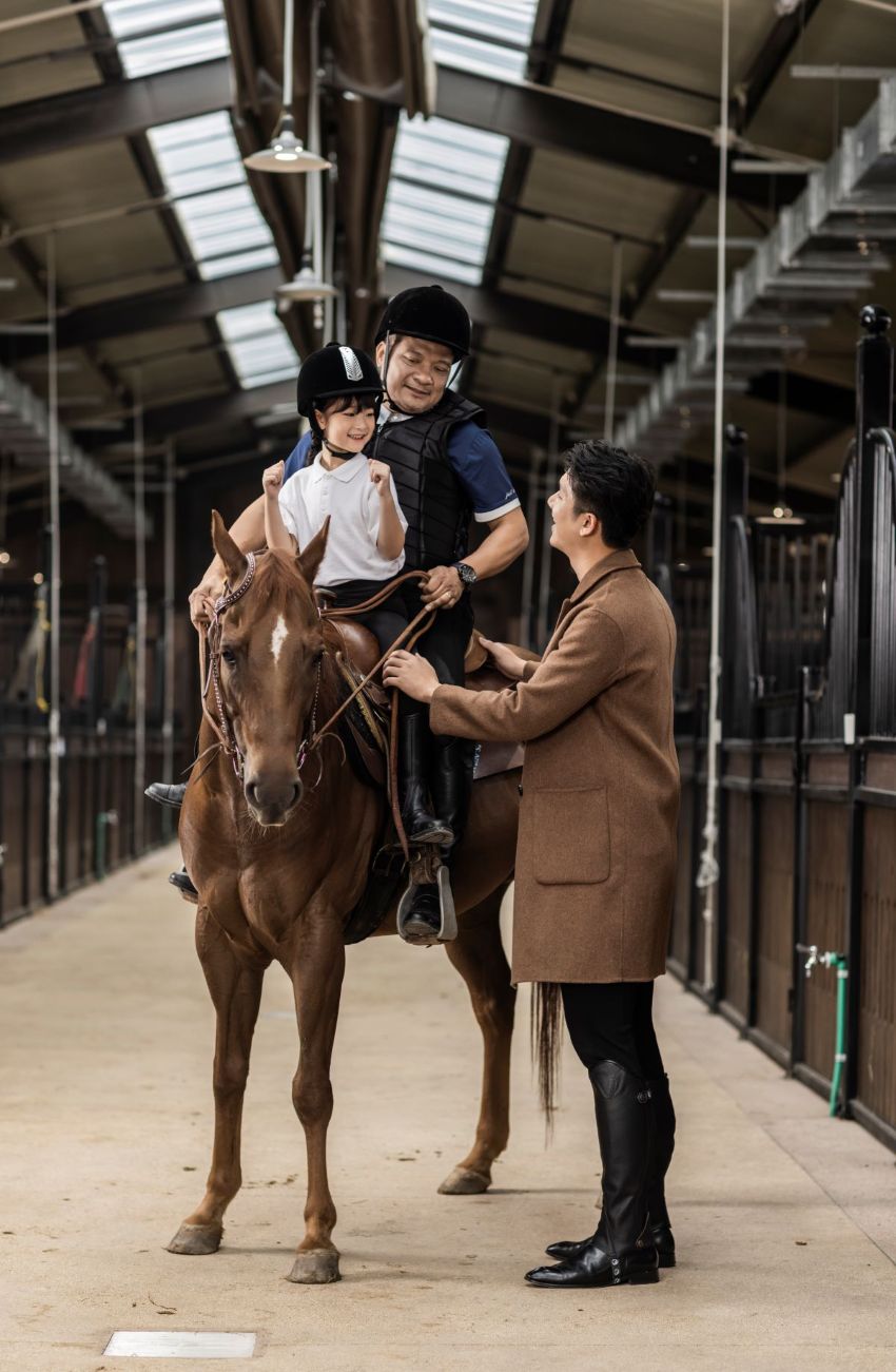 Du khách đến Vinpearl Horse Academy trải nghiệm các dịch vụ theo tiêu chuẩn quốc tế