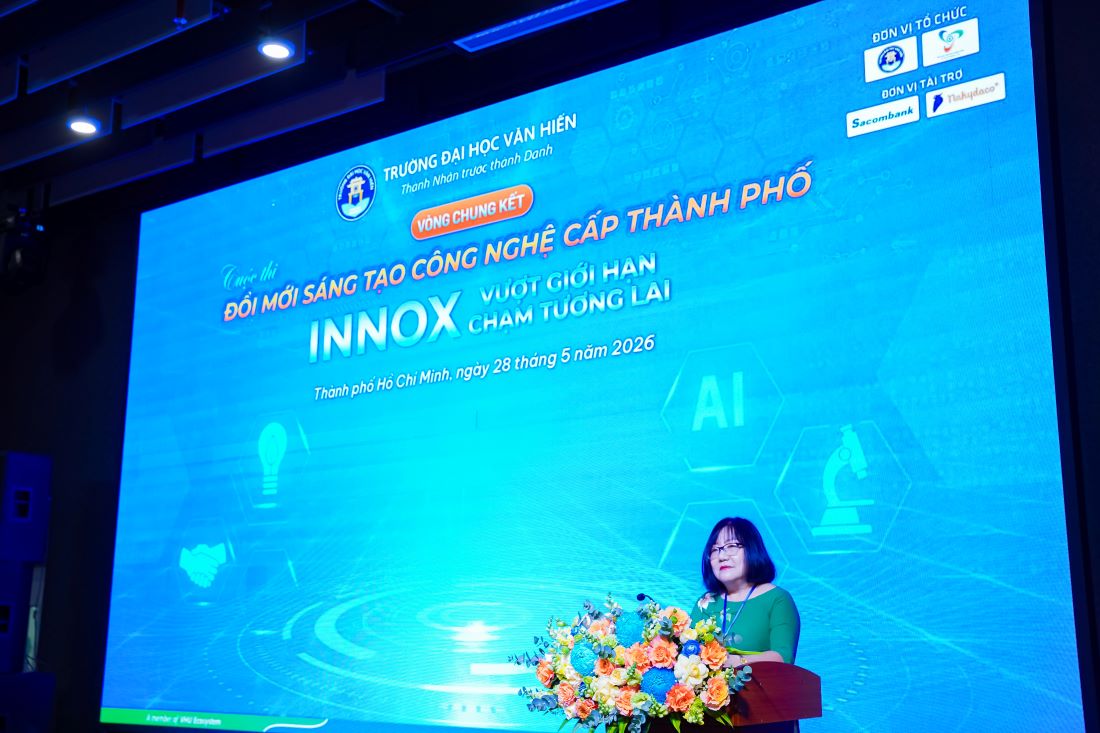 PGS. TS Nguyễn Thị Thu Trang - Phó Hiệu trưởng Trường Đại học Văn Hiến phát biểu tại cuộc thi. Ảnh: Phương Thảo