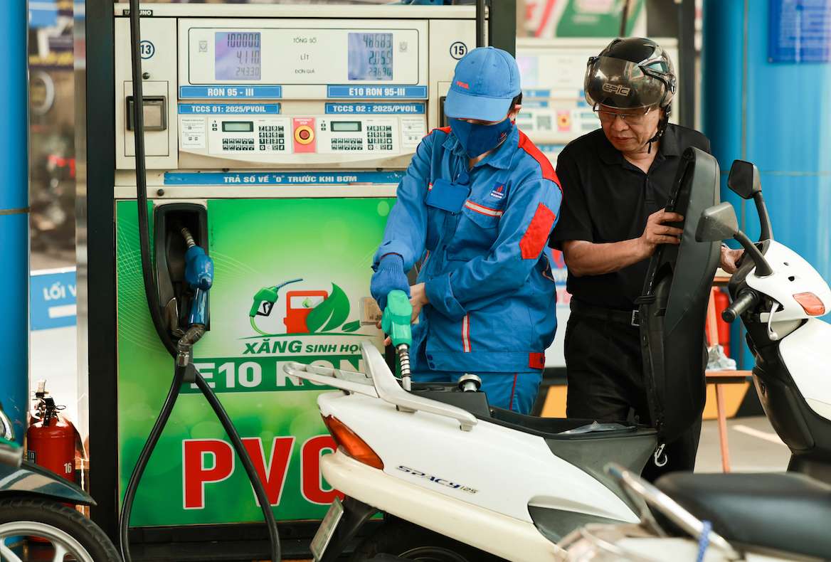 Distribution enterprises as well as the Ministry of Industry and Trade have not received any feedback about E10 gasoline negatively affecting operating performance or engine life. Photo: Hai Nguyen