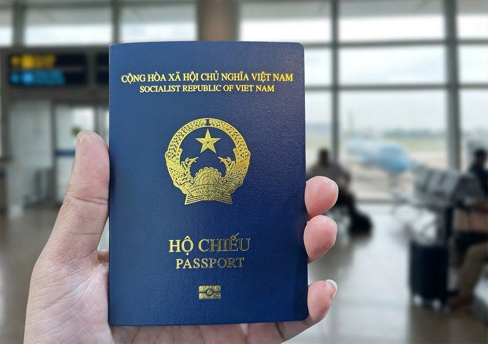 Le ministère de la Sécurité publique clarifie les questions relatives au délai d'enregistrement pour la première demande de passeport en ligne. Photo: Quang Việt