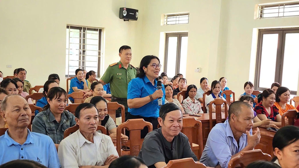 Người lao động được trang bị kỹ năng phòng chống lừa đảo, ma túy. Ảnh: An Vi