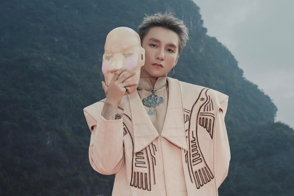 Phần lớn cảnh quay của MV “Come my way” của Sơn Tùng M-TP được thực hiện tại Khu du lịch sinh thái Tràng An. Ảnh cắt từ MV