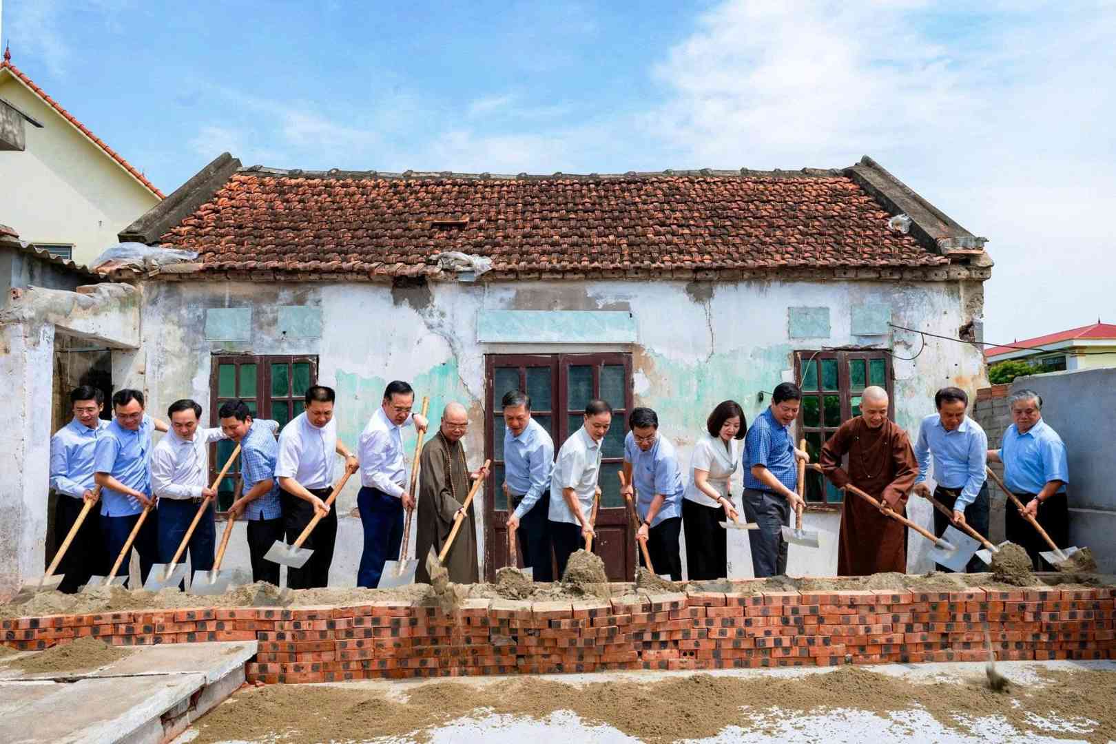 Commencement of building houses of great solidarity for the poor in Ninh Binh province. Photo: Dieu Anh