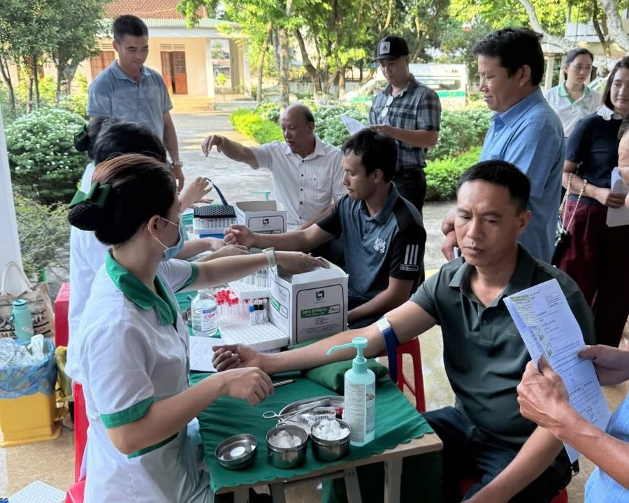 Song Hieu Forestry and Agriculture Co., Ltd. organizes the "Regular Health Examination Day for Workers in 2026" and the "Hire Cooling Summer" program for workers and laborers. Photo: Nghe An Trade Union