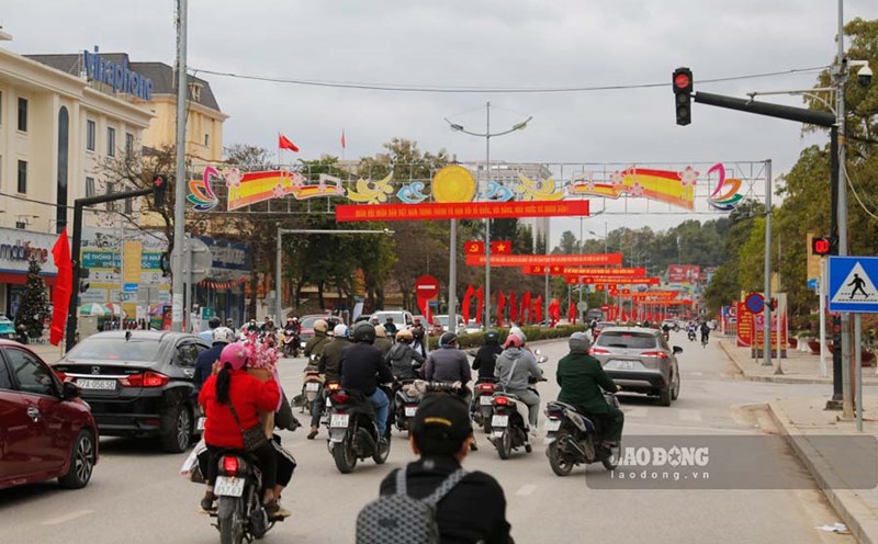 Công an xã Thanh Nưa, tỉnh Điện Biên tìm thân nhân trong vụ người đàn ông tử vong trong tư thế treo cổ. Ảnh: Quang Đạt