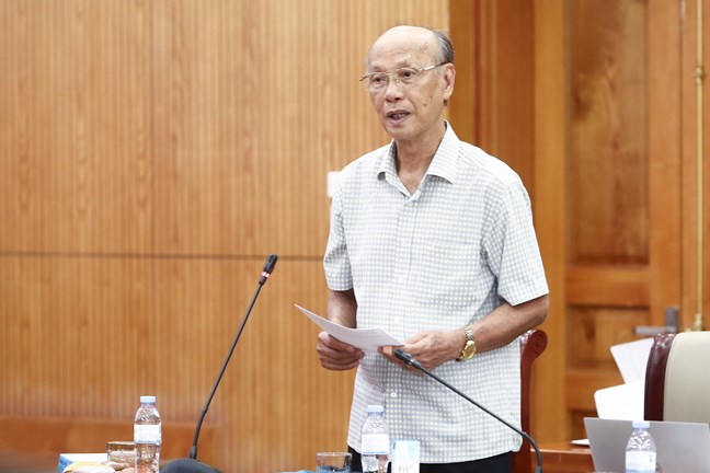 GS. TS Trần Ngọc Đường, Chủ nhiệm HĐTV Dân chủ và Pháp luật, Ủy ban Trung ương MTTQ Việt Nam phát biểu tại Hội thảo. Ảnh: Thu Hà