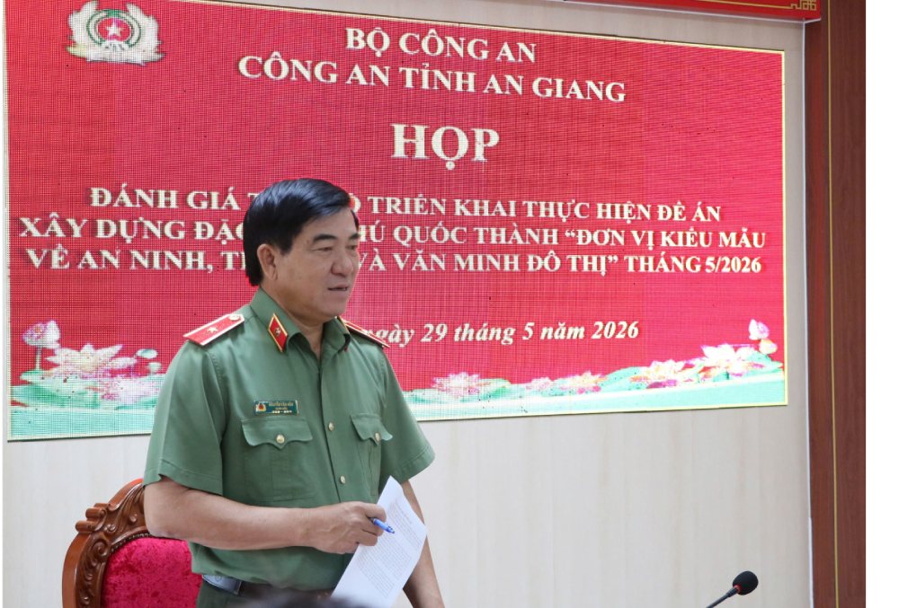 Thiếu tướng Nguyễn Văn Hận, Giám đốc Công an tỉnh An Giang phát biểu chỉ đạo. Ảnh: Tiến Dũng