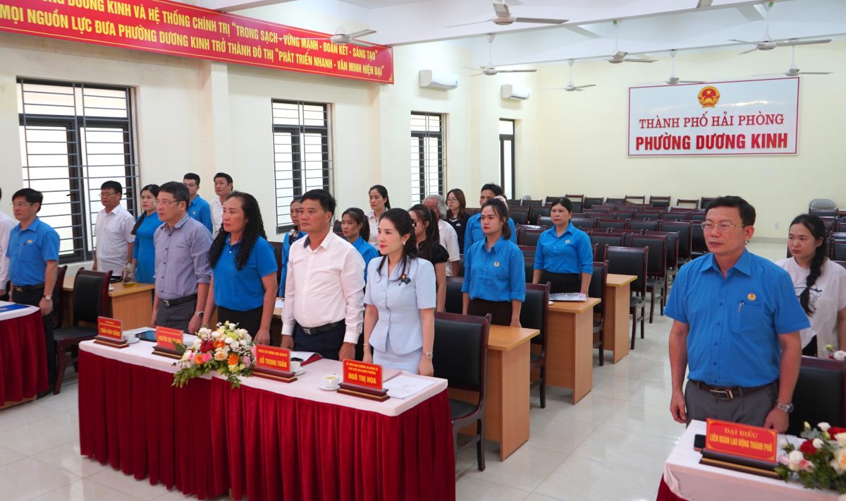 Các đại biểu dự lễ công bố quyết định thành lập công đoàn cơ sở. Ảnh: Mai Dung
