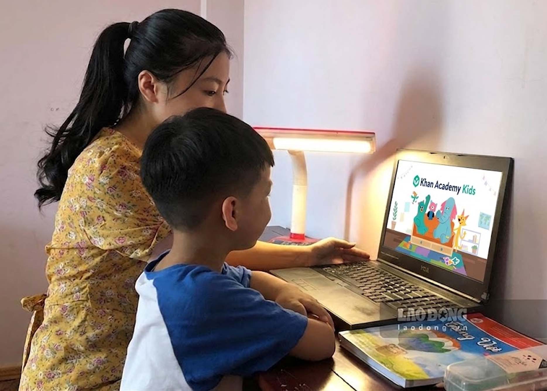 From adventure role-playing to logic puzzles, online math game platforms help children both learn and play, while improving effective thinking skills. Photo: Cat Tien
