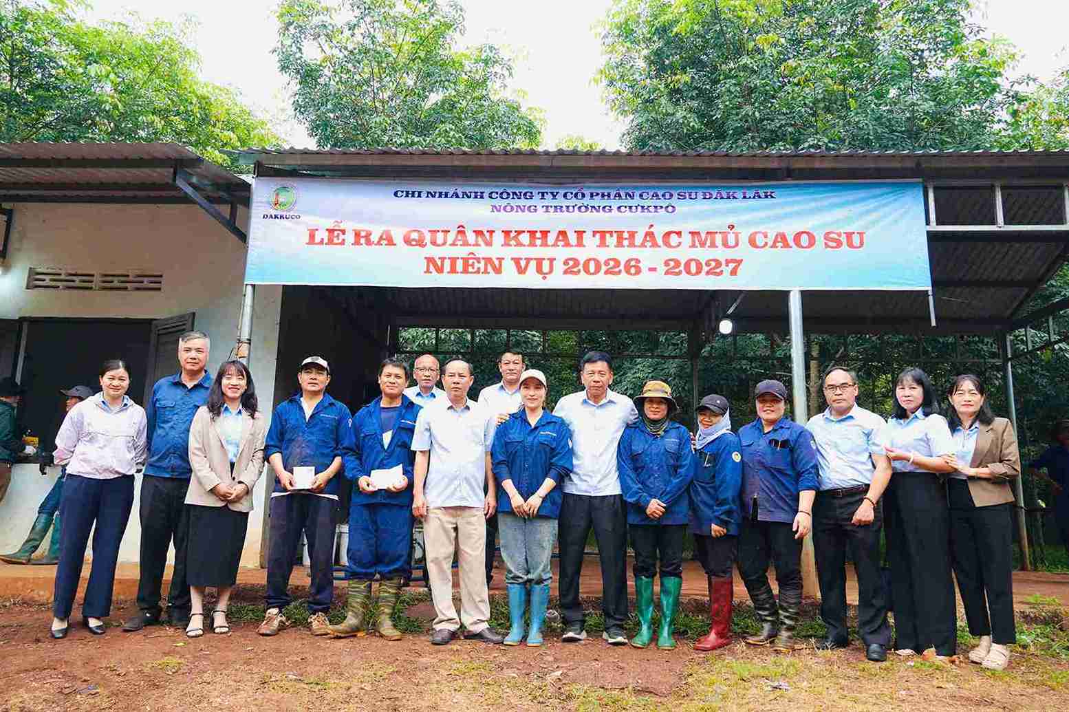 Nhờ cấp trên động viên, quan tâm kịp thời, công nhân thuộc Dakruco luôn nỗ lực hoàn thành nhiệm vụ được giao. Ảnh: Bảo Trung