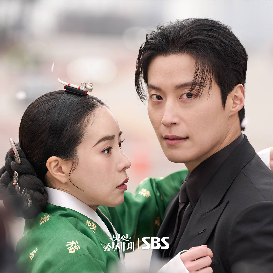 Lim Ji Yeon và Heo Nam Jun trong phim “My royal nemesis” đang phát sóng. Ảnh: Nhà sản xuất