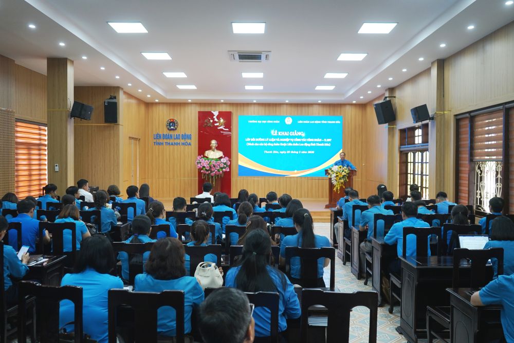 LĐLĐ tỉnh Thanh Hóa phối hợp với Trường Đại học Công đoàn khai giảng lớp bồi dưỡng lý luận, nghiệp vụ công tác công đoàn K297. Ảnh: Quách Du