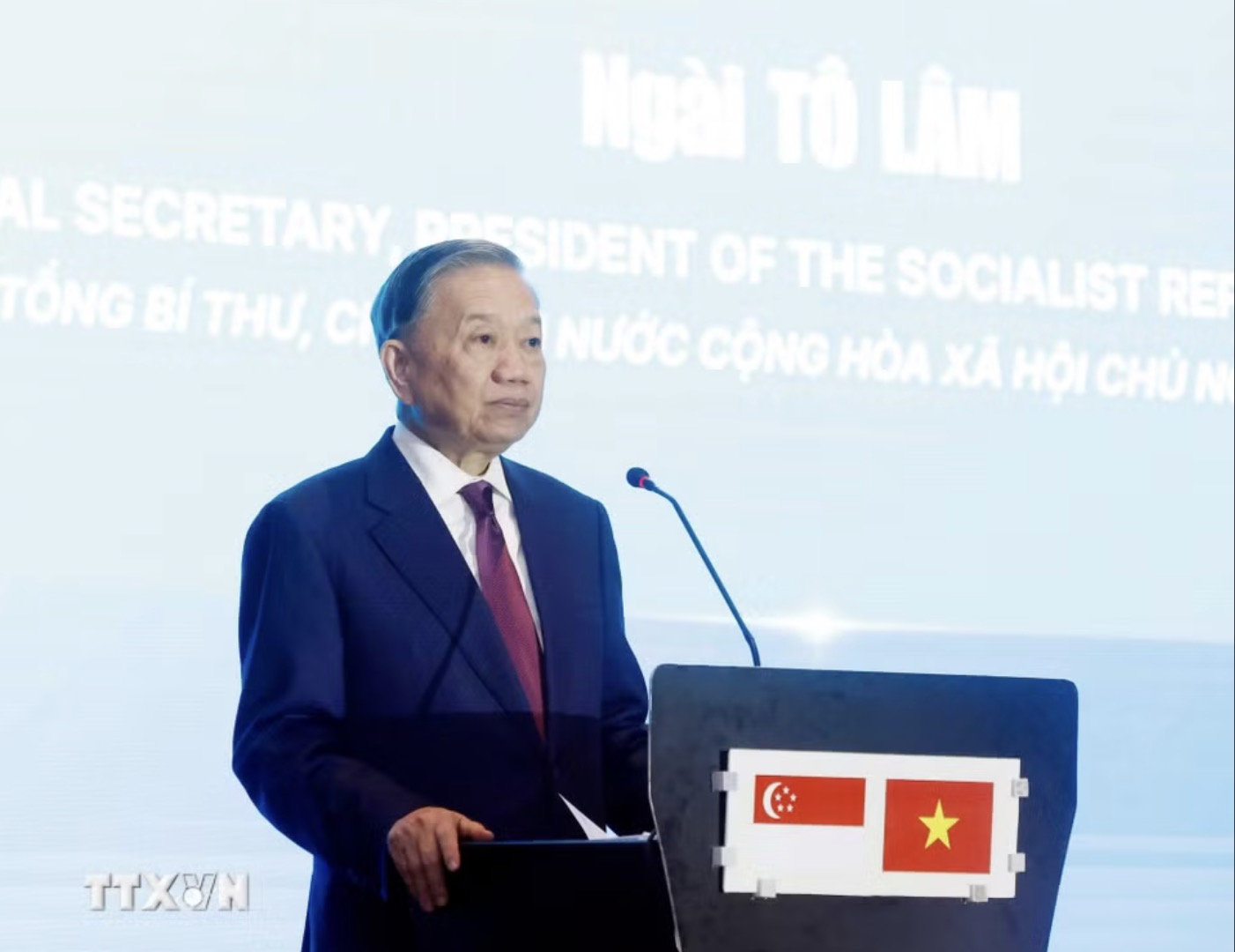 Le secrétaire général et président de la République Tô Lâm s'exprimant au Forum de connexion technologique Vietnam - Singapour, a estimé que la coopération technologique Vietnam - Singapour deviendrait un pilier important des relations bilatérales dans les temps à venir. Photo: TTXVN