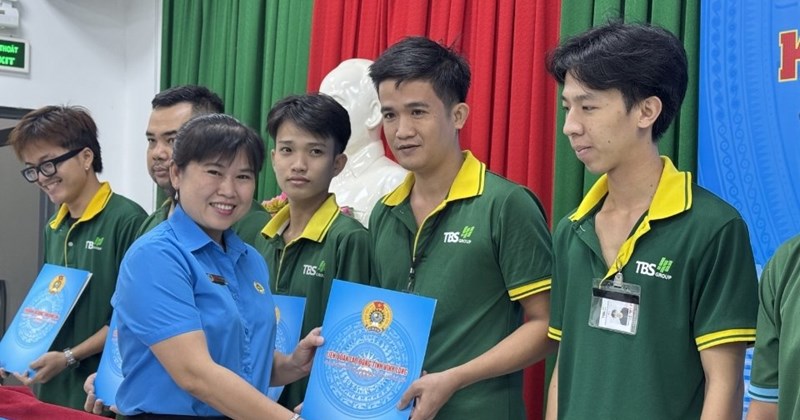 Công đoàn My Phong kết nạp 300 đoàn viên mới trong Tháng Công nhân
