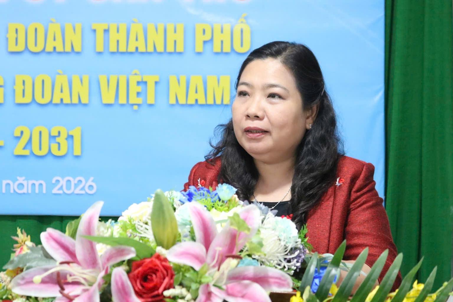 Bà Hồ Thị Cẩm Đào - Phó Bí thư Thành ủy, Chủ tịch Ủy ban MTTQ Việt Nam TP Cần Thơ phát biểu tại buổi gặp gỡ. Ảnh: Tạ Quang