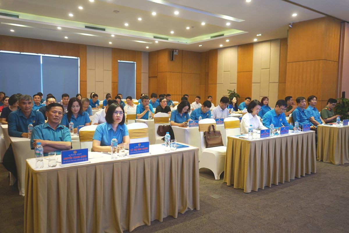 Các đại biểu tham dự lễ ký kết. Ảnh: Quách Du