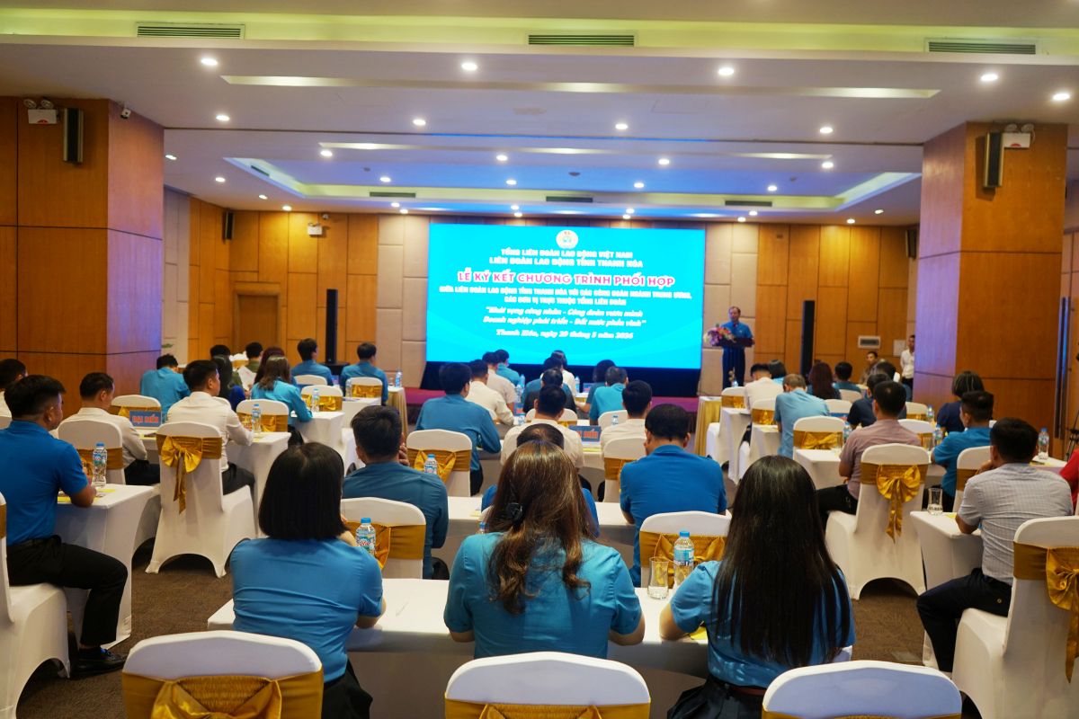 Lễ ký kết giữa LĐLĐ tỉnh Thanh Hóa với các công đoàn ngành Trung ương và Công đoàn Tổng Công ty trực thuộc Tổng LĐLĐ Việt Nam. Ảnh: Quách Du