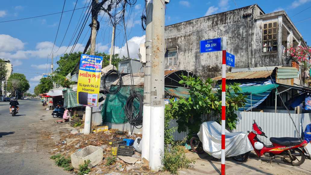 The old Bac Lieu town commercial center (Thanh Gac area) in Bac Lieu ward, Ca Mau province, has not been completed after more than 30 years of implementation. Photo: Nhat Ho