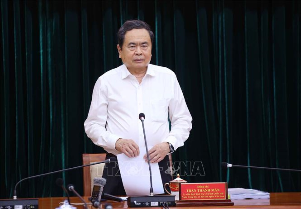 Politburo Member, National Assembly Chairman Tran Thanh Man delivered a concluding speech at the conference. Photo: VNA