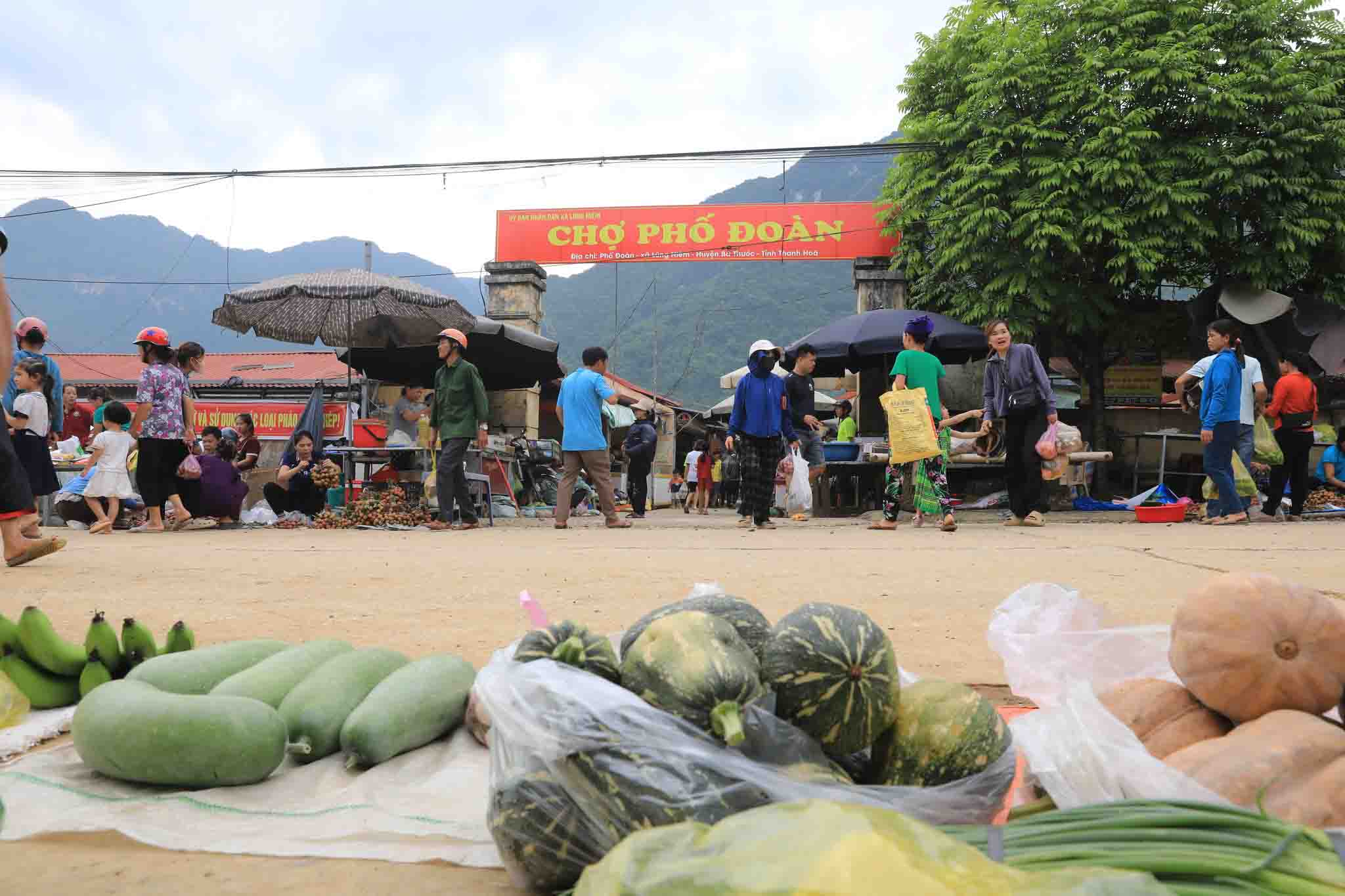 Unique highland fair area not to be missed when visiting Pu Luong. Photo: Linh Boo