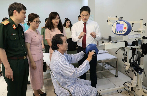 Proposal to increase the proportion of spending on traditional medicine in health insurance policy innovation. Photo: BTC provided
